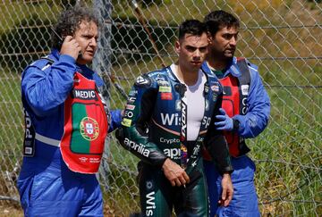El piloto portugués salió por su propio pie de la pista de Portimao.