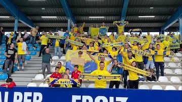 La Peña de la UD Las Palmas en La Bañeza pinta de amarillo El Gordo de Navidad