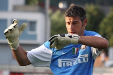  3 -Francesco Toldo: Luego de ocho años en Fiorentina, Francesco Toldo cambió de club en 2001 y arribó al Inter de Milán, equipo en cual se retiró el 2010. Los lombardos pagaron 26.5 millones de euros por el mundialista.