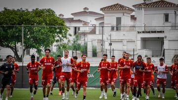 El Real Murcia se ejercita tras caer eliminado en Copa Federación.