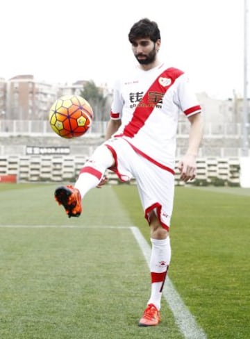 JOSÉ ÁNGEL CRESPO procedente del Aston Villa, ha fichado por el Rayo Vallecano en calidad de cedido hasta final de temporada
