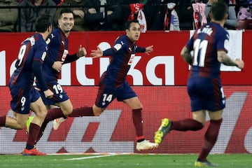 El atacante del conjunto español vestirá la '14', un número que ya utilizó antes en el Celta de Vigo, la selección chilena, entre otros.