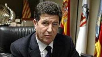 <b>TÍTULOS.</B> Ortí accedió a la presidencia del Valencia en julio de 2001 y desde entonces el club ha ganado dos Ligas, un Copa de la UEFA y una Supercopa de Europa.