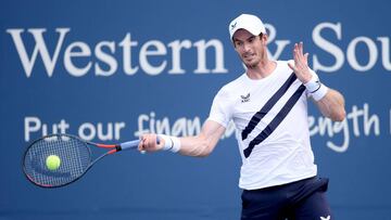 NEW YORK, NEW YORK - AUGUST 24: Andy Murray of Great Britain returns a shot to Alexander Zverev of during the Western & Southern Open at the USTA Billie Jean King National Tennis Center on August 24, 2020 in the Queens borough of New York City. Matthew Stockman/Getty Images/AFP
== FOR NEWSPAPERS, INTERNET, TELCOS & TELEVISION USE ONLY ==