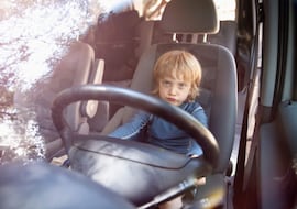 Tiene 13 años y ya le han quitado seis puntos del carnet de forma preventiva: así la ha liado este niño