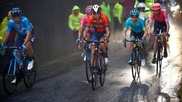 Mikel Landa, Richard Carapaz, Vincenzo Nibali, Miguel Angel L&oacute;pez y Hugh Carthy, durante una etapa del Giro de Italia 2019.