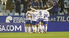 El Zaragoza celebra casi en pleno el primer gol de Eguaras.