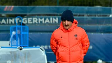 PARIS, FRANCE - NOVEMBER 04: Head coach Christophe Galtier looks on during a Paris Saint-Germain training session at PSG Training Center on November 04, 2022 in Paris, France. (Photo by Aurelien Meunier - PSG/PSG via Getty Images)