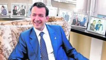 <b>SONRIENTE. </b>Eugenio Martínez Bravo se tomó un café antes de comenzar el Foro.