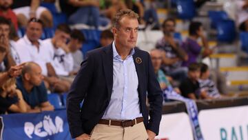 David Ramos, durante un partido como entrenador del Viña Albali Valdepeñas de fútbol sala.