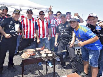 Los aficionados ya calientan el previo a la Final del Clausura 2017 que se disputar&aacute; en el Estadio Chivas