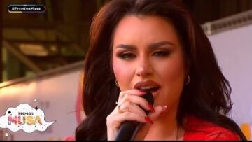 Emilia Dides vuelve a Chile y enamora a todos en Premios Musa: ya la postulan al Festival de Viña 2025