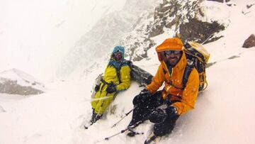 Los monta&ntilde;eros alaveses Iker y Eneko Pou, durante una ascensi&oacute;n.