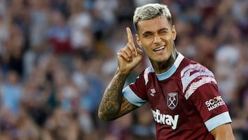 Scamacca con el West Ham.