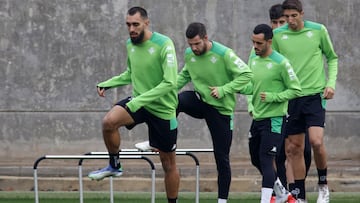 Borja Iglesias, junto a sus compa&ntilde;eros. 