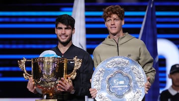 Beijing (China), 02/10/2024.- Carlos Alcaraz (L) of Spain poses with the winner's trophy next to runner-up Jannik Sinner of Italy after their Men's Singles Final match at the China Open tennis tournament in Beijing, China, 02 October 2024. Alcaraz won in three sets. (Tenis, Italia, España) EFE/EPA/ANDRES MARTINEZ CASARES