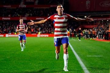 Uzuni sigue a lo suyo y ante el Burgos sumó su undécimo gol de la temporada, que le mantiene en lo más alto de la tabla de máximos goleadores de Segunda. Su tanto, desde la frontal y con el interior, valió tres puntos.
