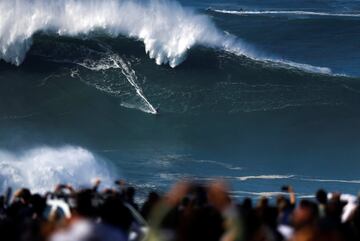 Las olas de Epsilon en Nazaré.