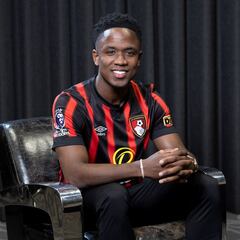 Bournemouth oficializa la llegada de Luis Sinisterra