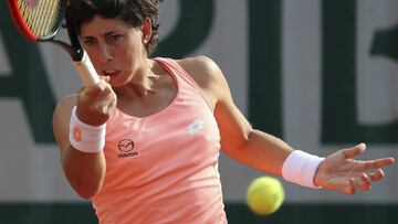 Carla Suárez gana a una Cirstea 'tocada' y le espera Vesnina