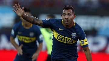 T&eacute;vez, de Boca Juniors, celebra el gol marcado ante San Lorenzo.
 