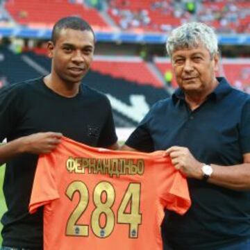 Fernandinho en su presentación con Lucescu.