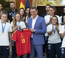 Sánchez recibe a las campeonas del mundo Sub-20: “Es un orgullo”