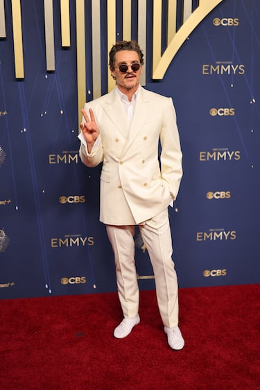 Pedro Pascal posa en la alfombra roja de los Premios Emmy 2025 celebrados en California.