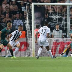 Van de Beek, discreto pero clave en el empate del Ajax en Grecia