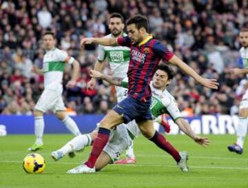 Cesc Fàbregas con el balón.