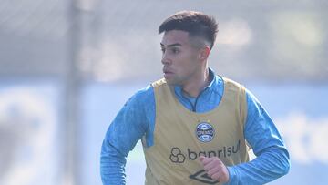 RS - FUTEBOL/ TREINO GREMIO 2024 - ESPORTES - Jogadores do Gremio realizam treino técnico durante a manha desta terca-feira, no CT Luiz Carvalho, na preparação para a partida valida pelo Campeonato Brasileiro 2024. FOTO: LUCAS UEBEL/GREMIO FBPA