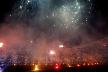 Fuegos artificiales en Mestalla para poner punto y final a la fiesta. 