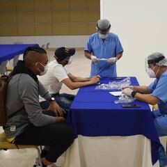 Montero y Vargas cumplen los protocolos a su llegada