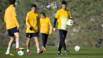 Adriano y Cuenca trabajan con el grupo; Abidal, al margen