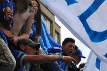 Las calles de Bogotá se pintan de azul y blanco