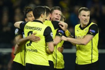 1-1. Kehl celebra con sus compañeros el gol del empate.