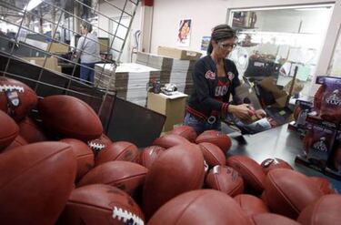 Super Bowl: cosiendo 'pigskins'