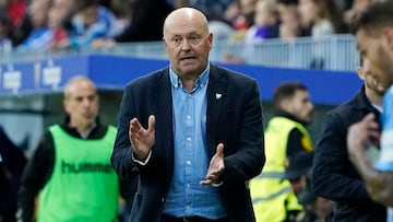 Pepe Mel, durante el Málaga - Ponferradina.