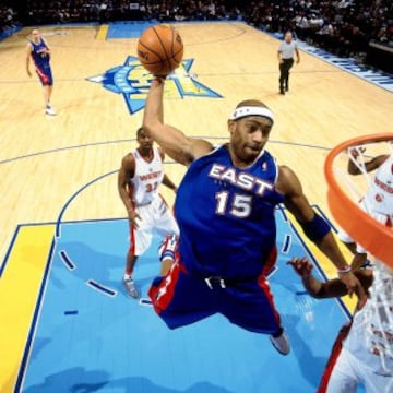 Vince Carter con la Conferencia Este en 2005. 