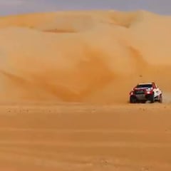 Alonso salta dunas en un nuevo test en Abu Dhabi para el Dakar