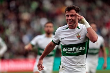 Germn Valera, fichaje invernal, celebra su primer gol con el Elche, ante el Cartagena. 