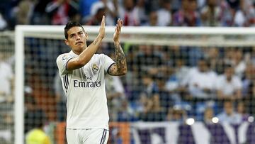 James, despidiéndose del Bernabéu tras ser sustituido por Zidane ante el Sevilla.
