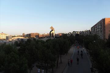 Demolition work on the Vicente Calderón was stopped for two weeks at the end of March when lockdown restrictions were tightened. Work was able to resume in April.