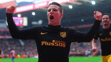 Gameiro celebra uno de sus goles.