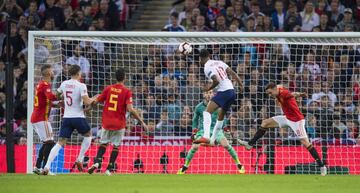 De Gea saves from Marcus Rashford.