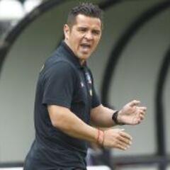 Situación de Flores y Toro genera tensión entre Tapia y el plantel