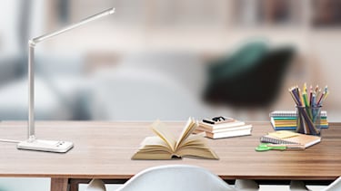 La l¨¢mpara de escritorio m¨¢s vendida en Amazon, con luz de cinco tonos