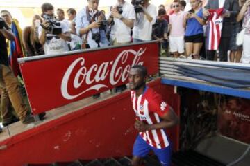 Jackson Martínez durante su presentación en el Vicente Calderón.