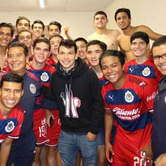 Hirving Lozano visita a las Chivas en la Otten Cup