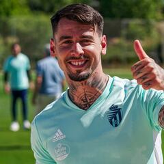 Luis Pérez renueva como blanquivioleta dos temporadas más